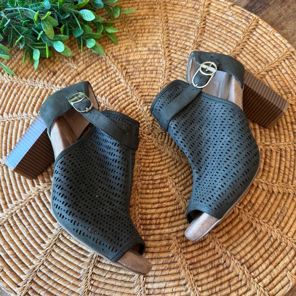 Giani Bernini Olive Green Open Toe Heeled Sandals